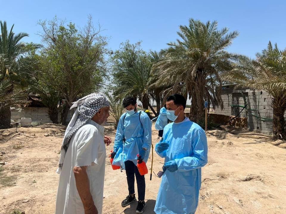 في درجة حرارة تصل الى 51 درجة فرق الاستجابة السريعة في البصرة تنفذ حملة للتحري والتوعية عن مرض الحمى النزفية في مزارع مويلحات الشمالية